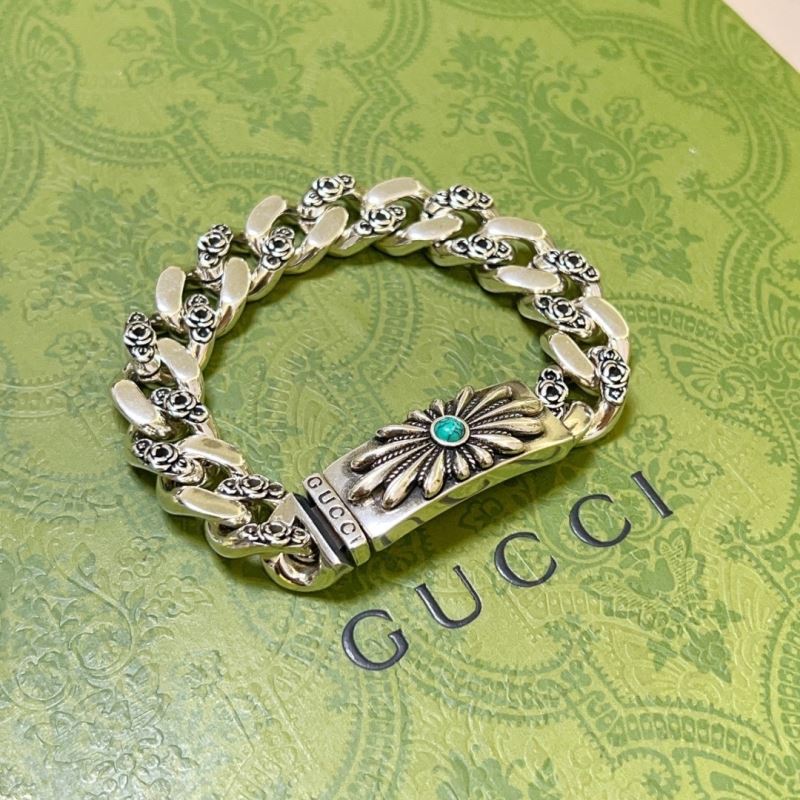 G*u*i bracelets